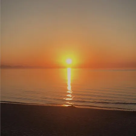 Olas Del Mar Bed & Breakfast 4*