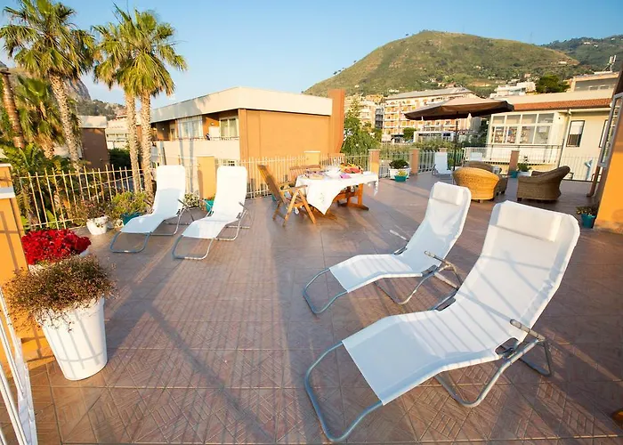 Olas Del Mar تْشيفالو